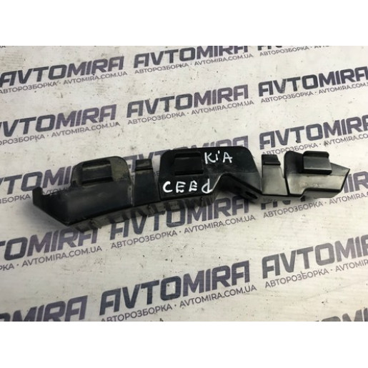 Кронштейн переднього бамперу лівий Kia Ceed 2010-2012 865171H500